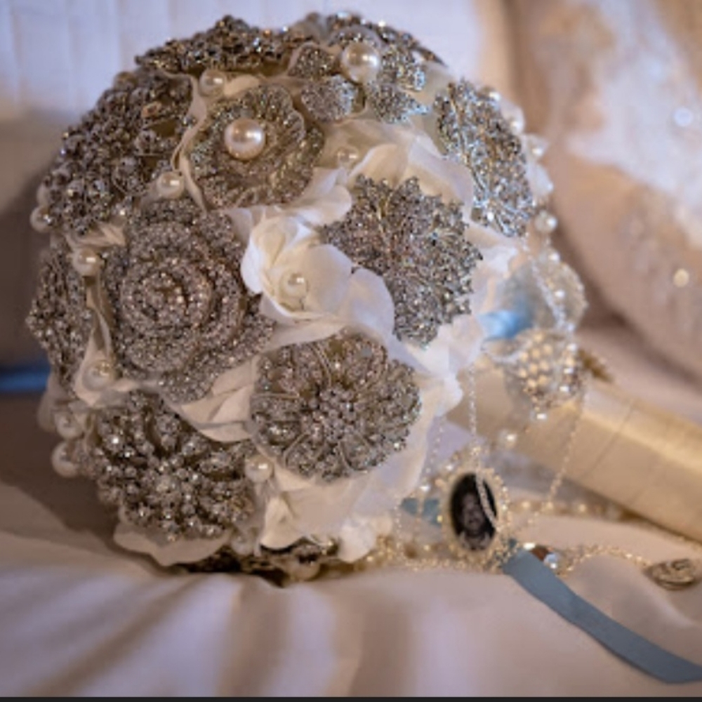 Brooch bridal wedding bouquet